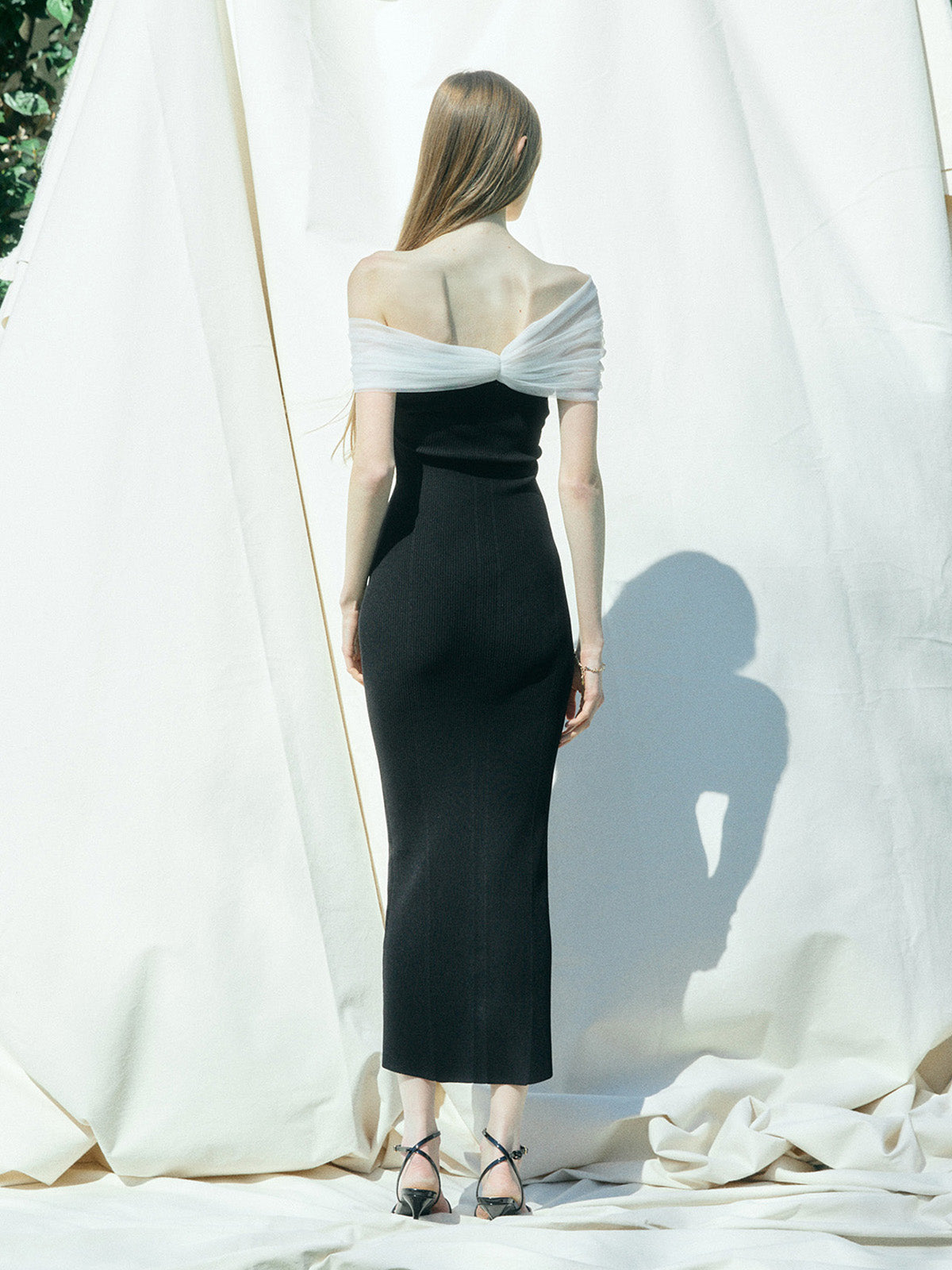 DÈCOLLETÈ SHOULDER KNIT DRESS