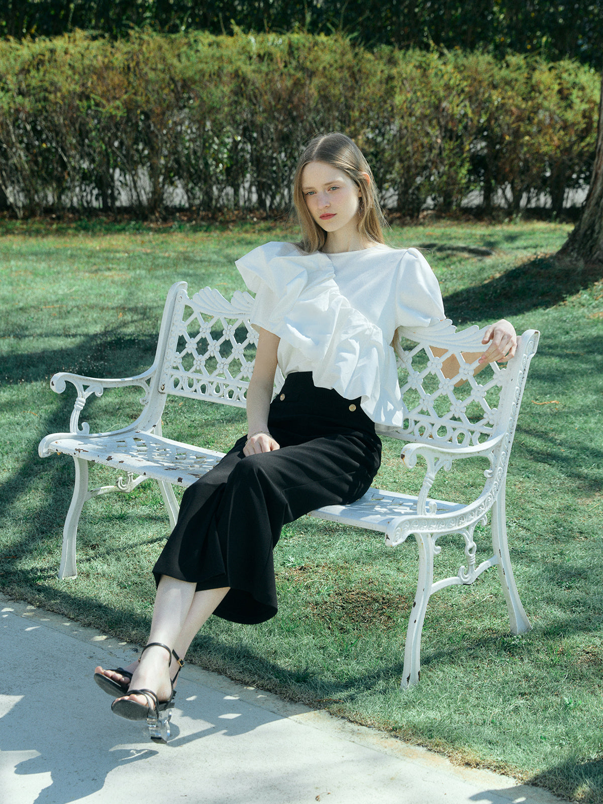 BELL SILHOUETTE PANTS