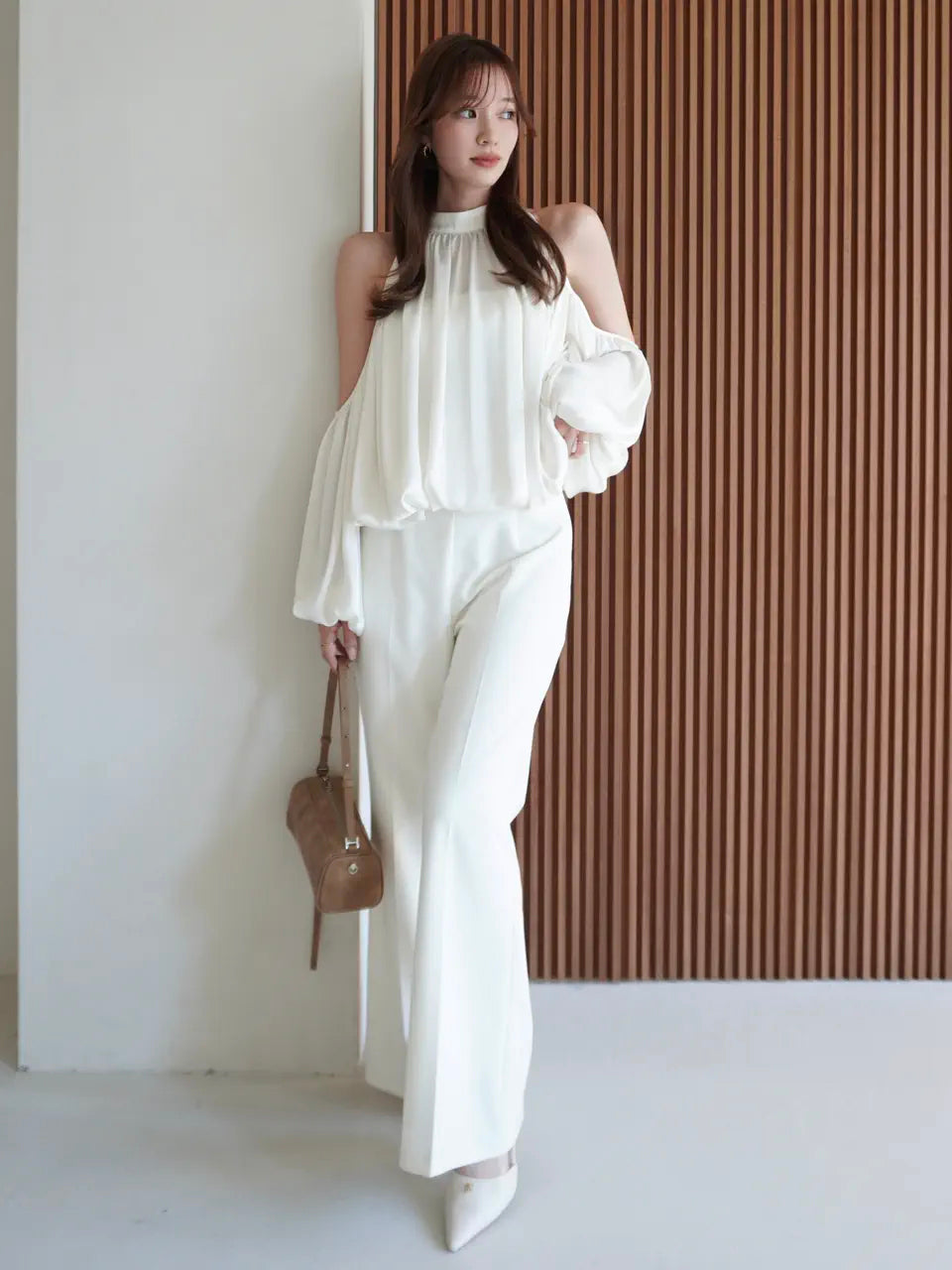 MODEL:155cm／COLOR:WHITE／SIZE:36(S)