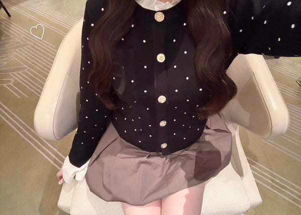 ^.,.^