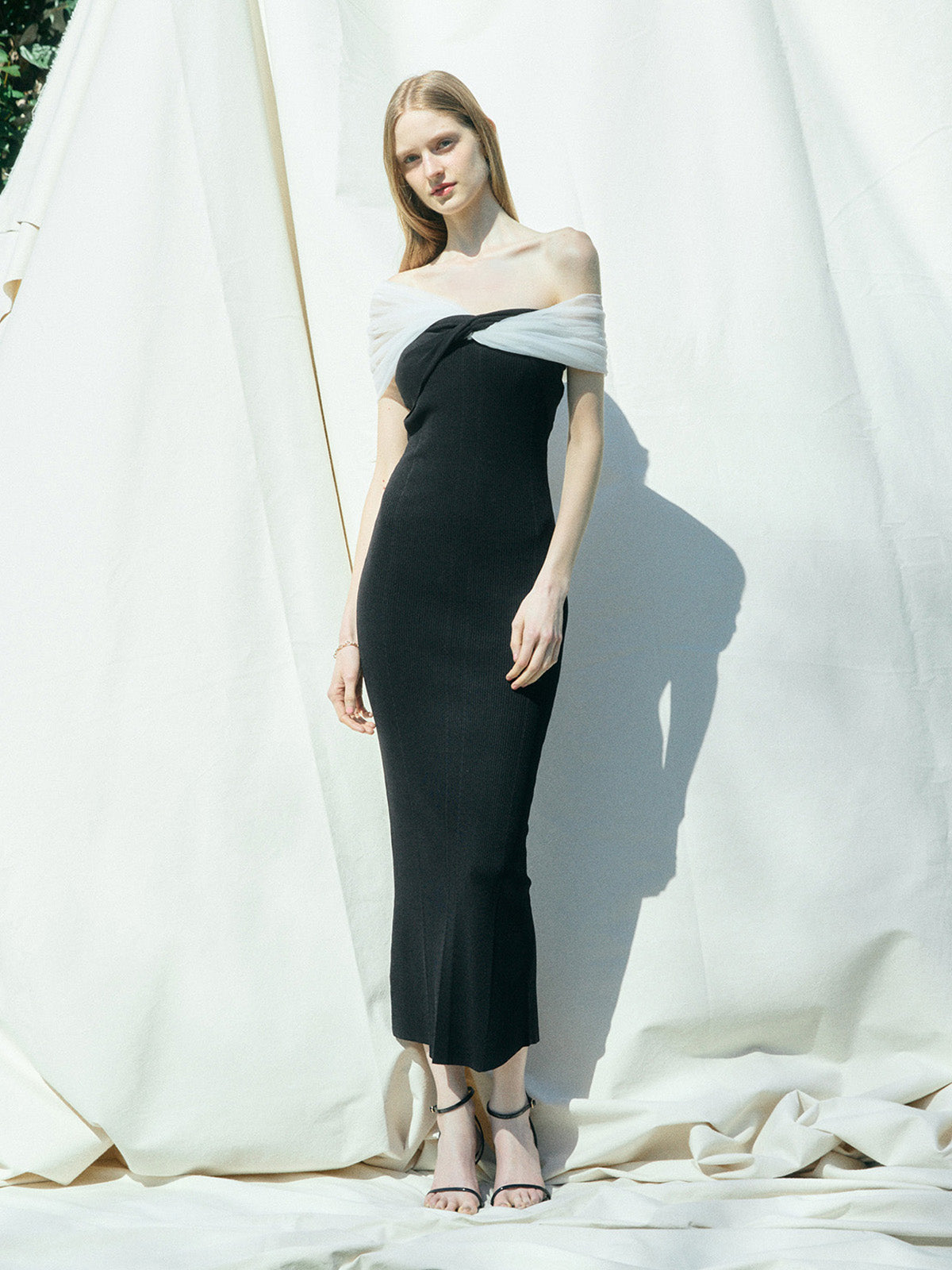 DÈCOLLETÈ SHOULDER KNIT DRESS