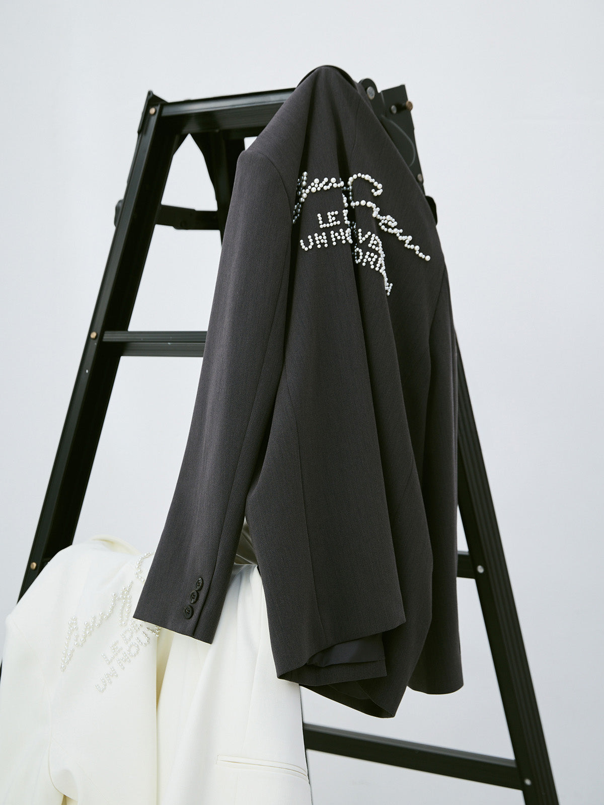 EIMYパールロゴテーラードジャケット